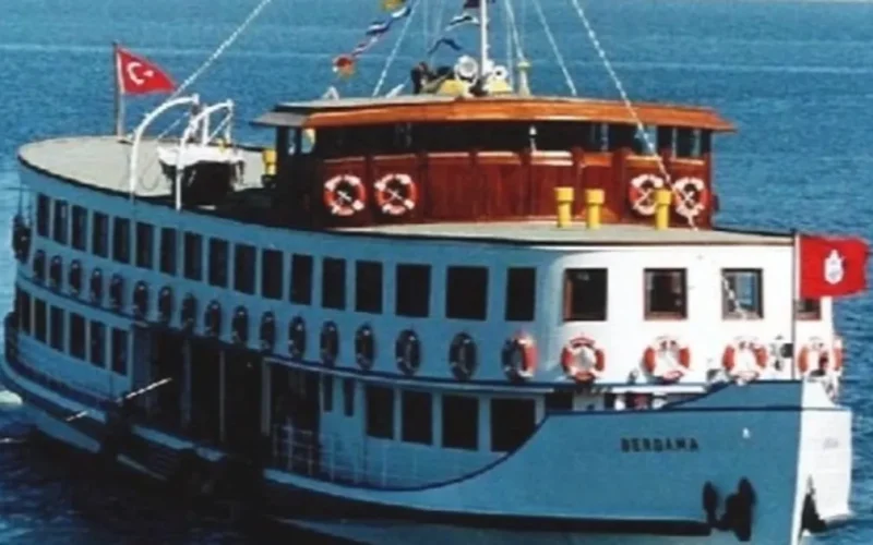 Bergama Vapuru rotasını gençler için çevirdi