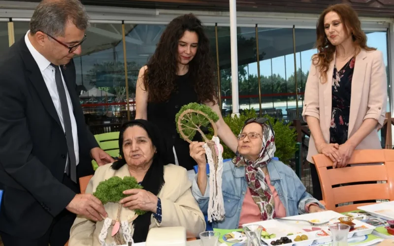 Bursa Osmangazi’de alzheimer hastaları için Anneler Günü kutlaması