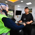 Denizli Büyükşehir berberlere penuar dağıtımına başladı