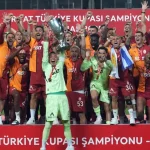 Galatasaray, kupayı coşkuyla kaldırdı!