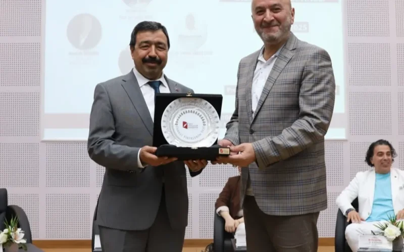 İzmir Kâtip Çelebi Üniversitesi tarafından aile paneli düzenlendi