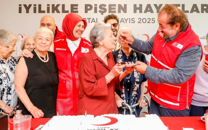 Kızılay’dan Anneler Günü’ne özel kutlama