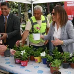 Manisalı annelere binlerce çiçek dağıtıldı